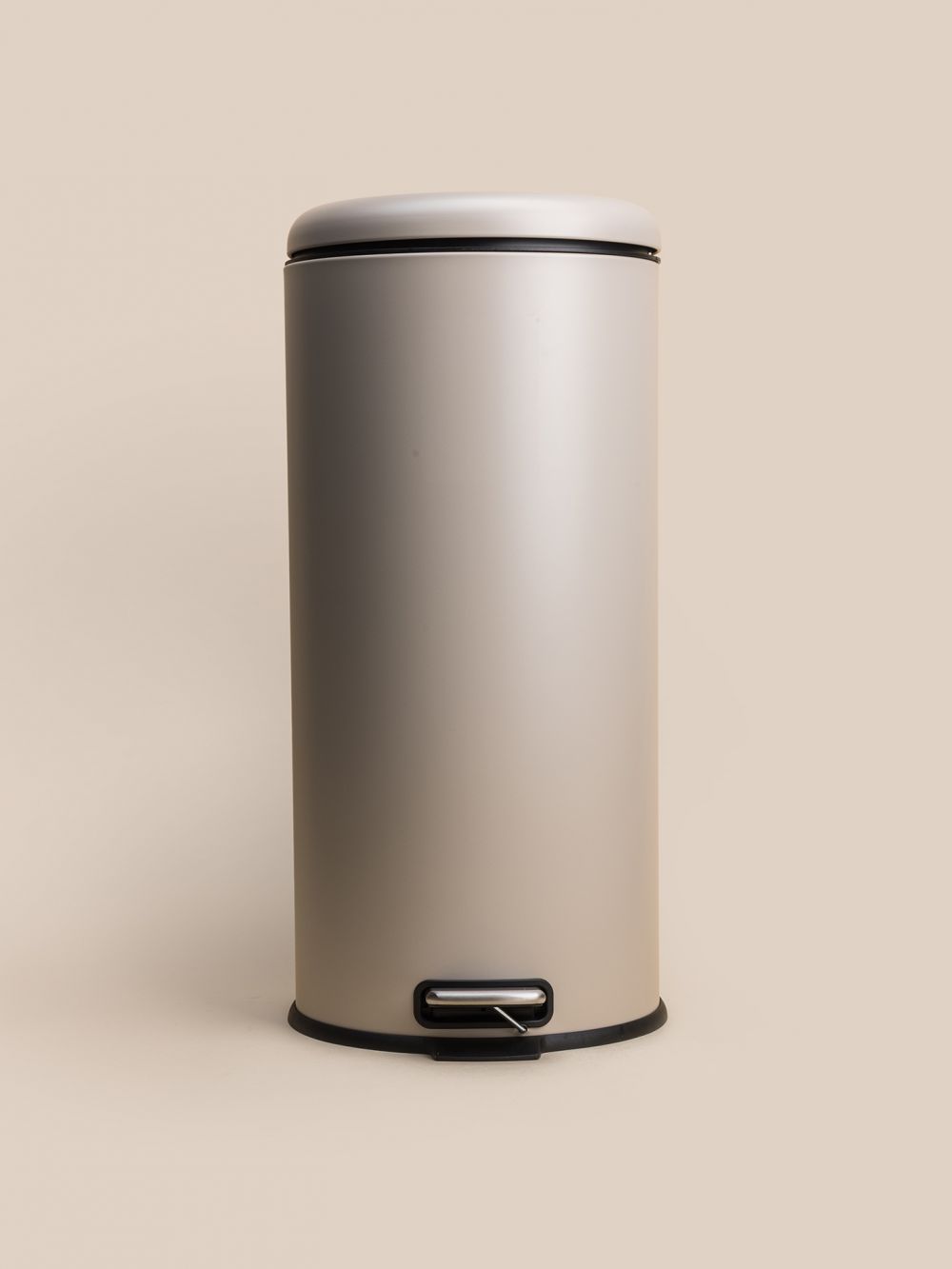 פח אשפה עגול עם רגלית 30L