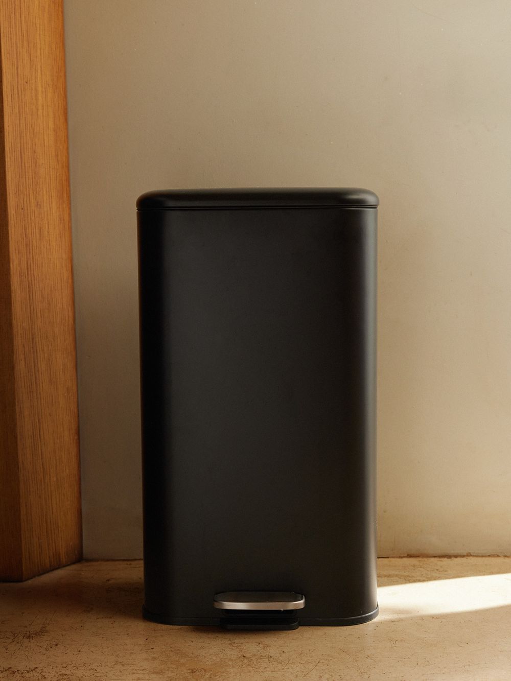 פח אשפה מלבני עם רגלית 30L אורבן