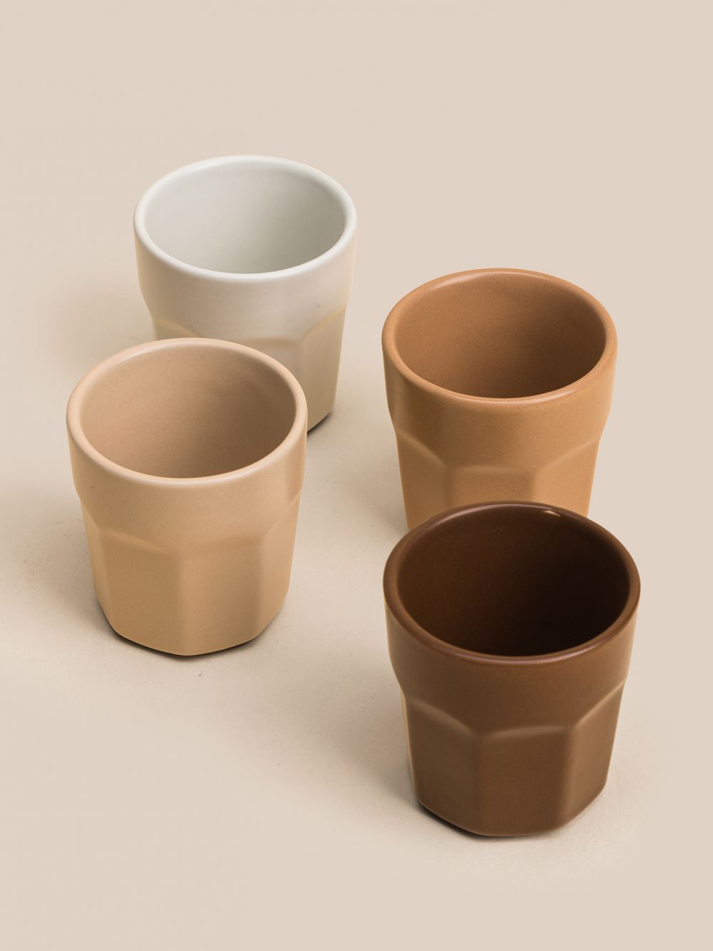 רביעית כוסות אספרסו צבעוניות