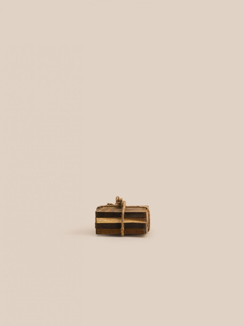 סט ארבע תחתיות מעץ השיטה