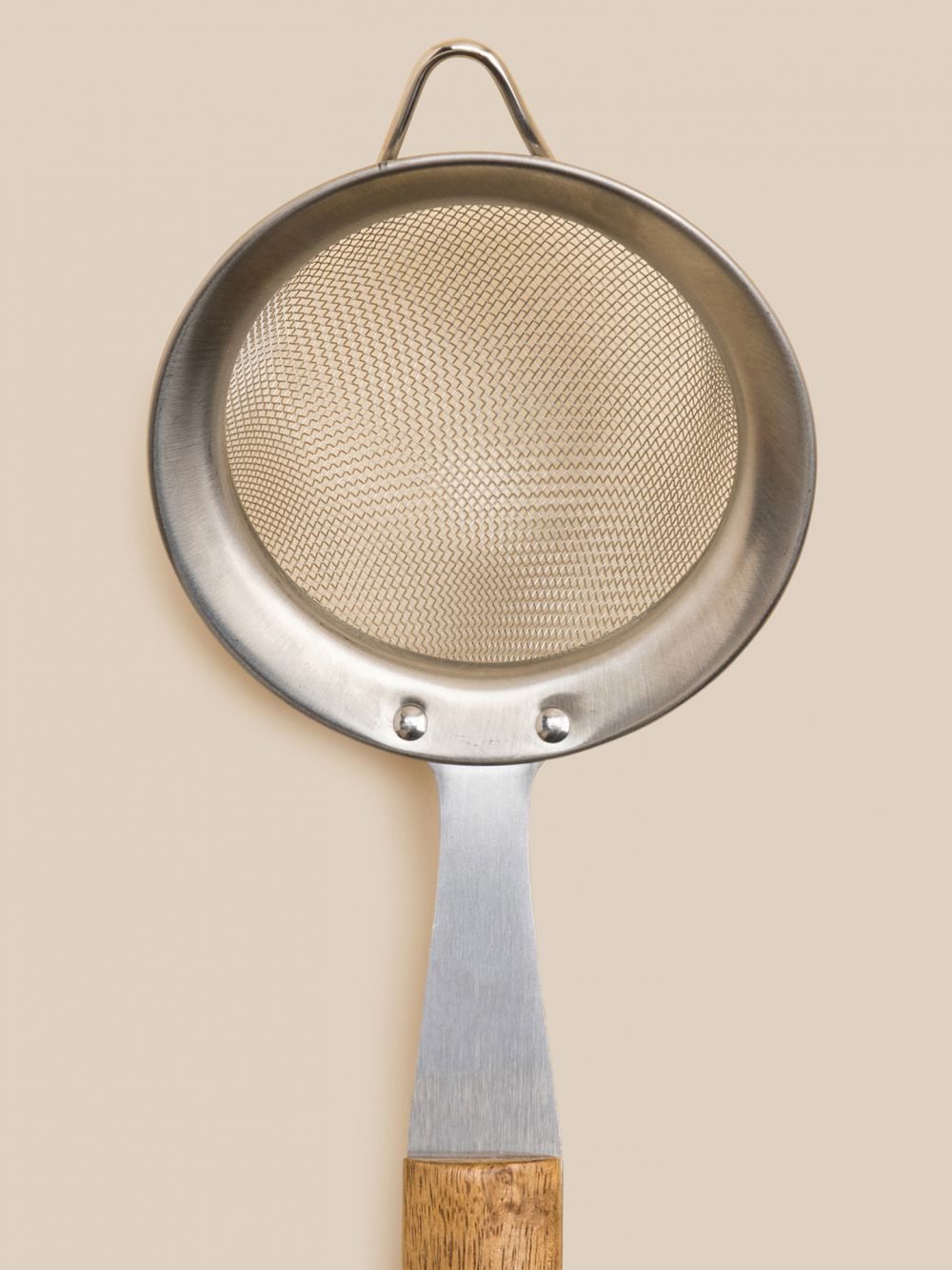 מסננת קטנה מעץ השיטה בקוטר 8 ס”מ