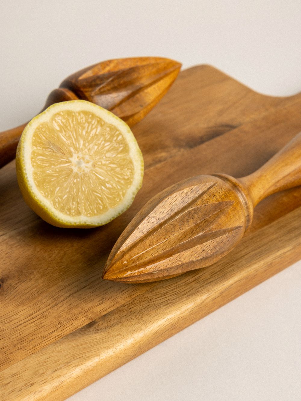 סוחט לימון מעץ השיטה אורך 17 ס”מ