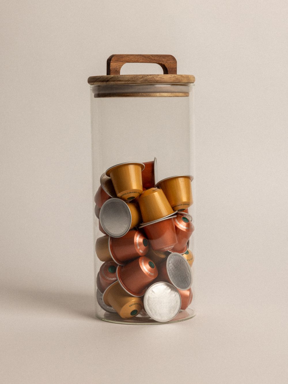 צנצנת זכוכית עם מכסה וידית עץ השיטה 1300 מ”ל