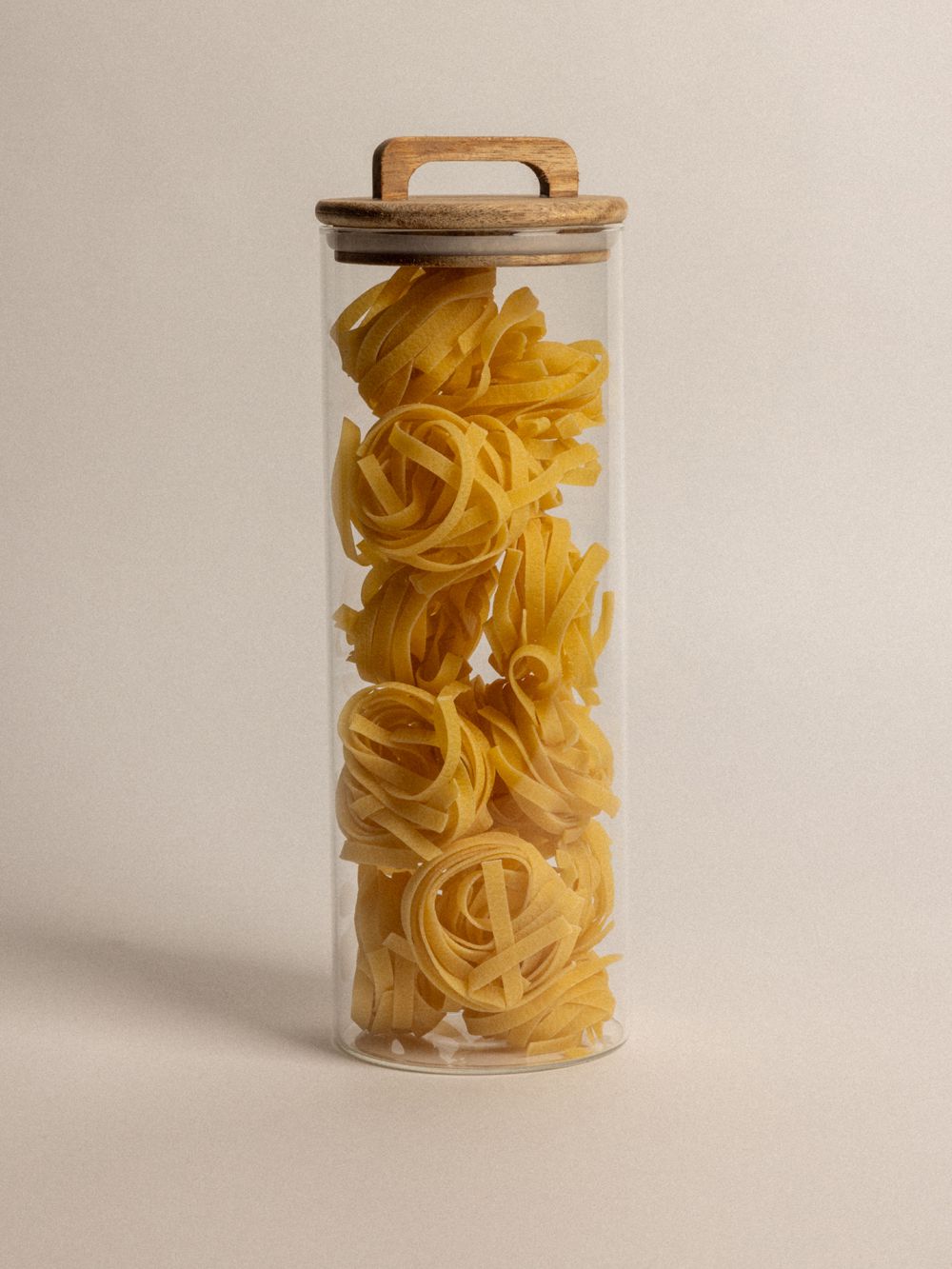 צנצנת זכוכית עם מכסה וידית עץ השיטה 1700 מ”ל