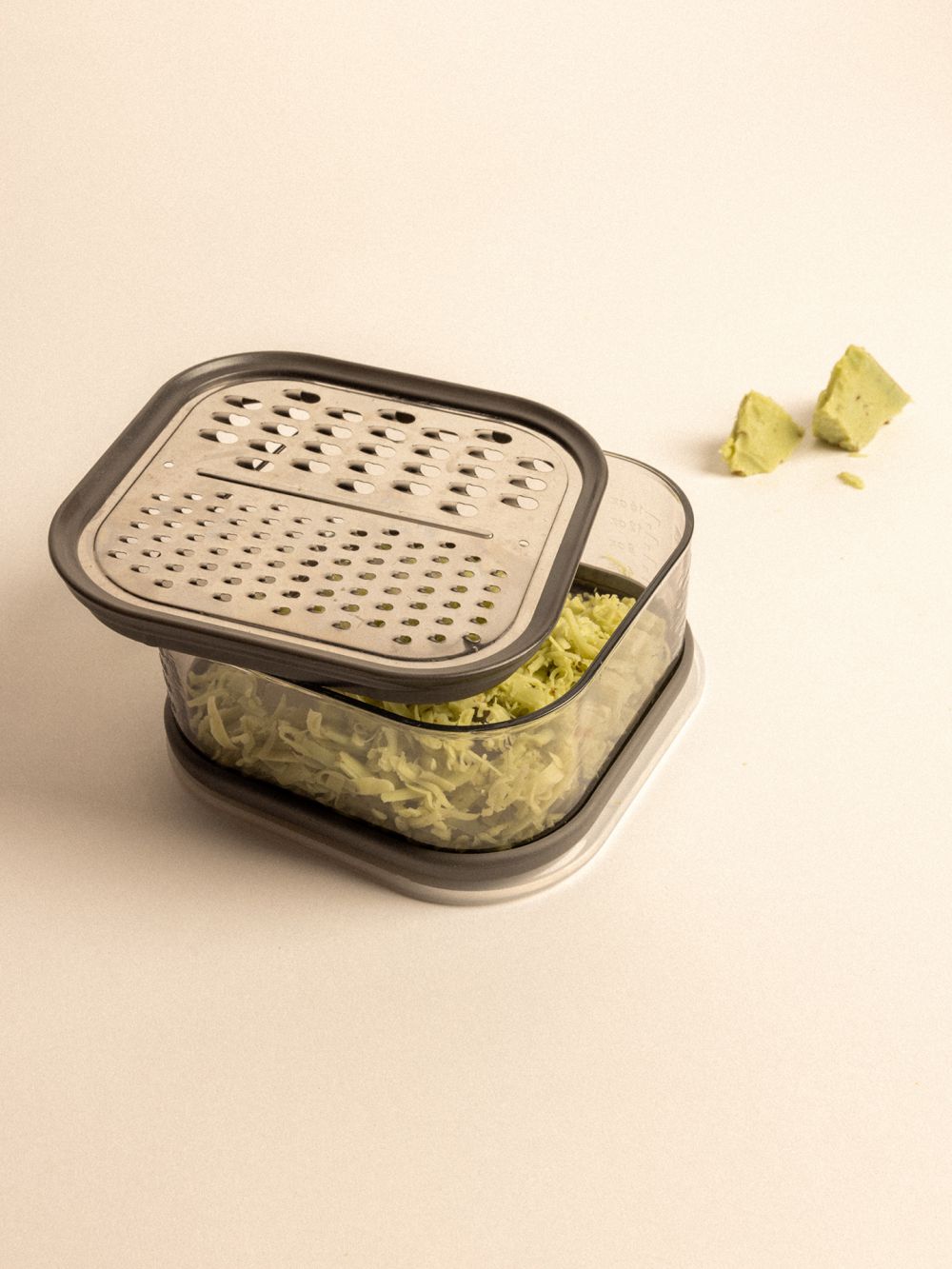 מגרדת עם קופסאת אחסון