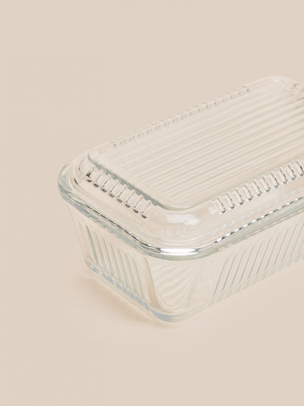 כלי לחמאה מזכוכית