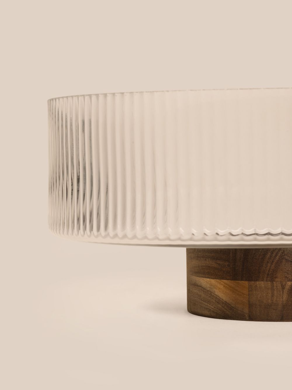 קערת הגשה מזכוכית עם בסיס עץ 26X11CM