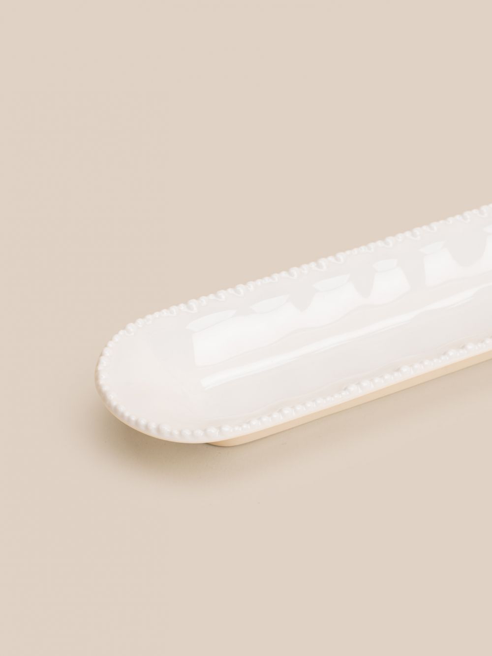 צלחת הגשה אובלית חרוזים 25.3X7.2X2.9CM