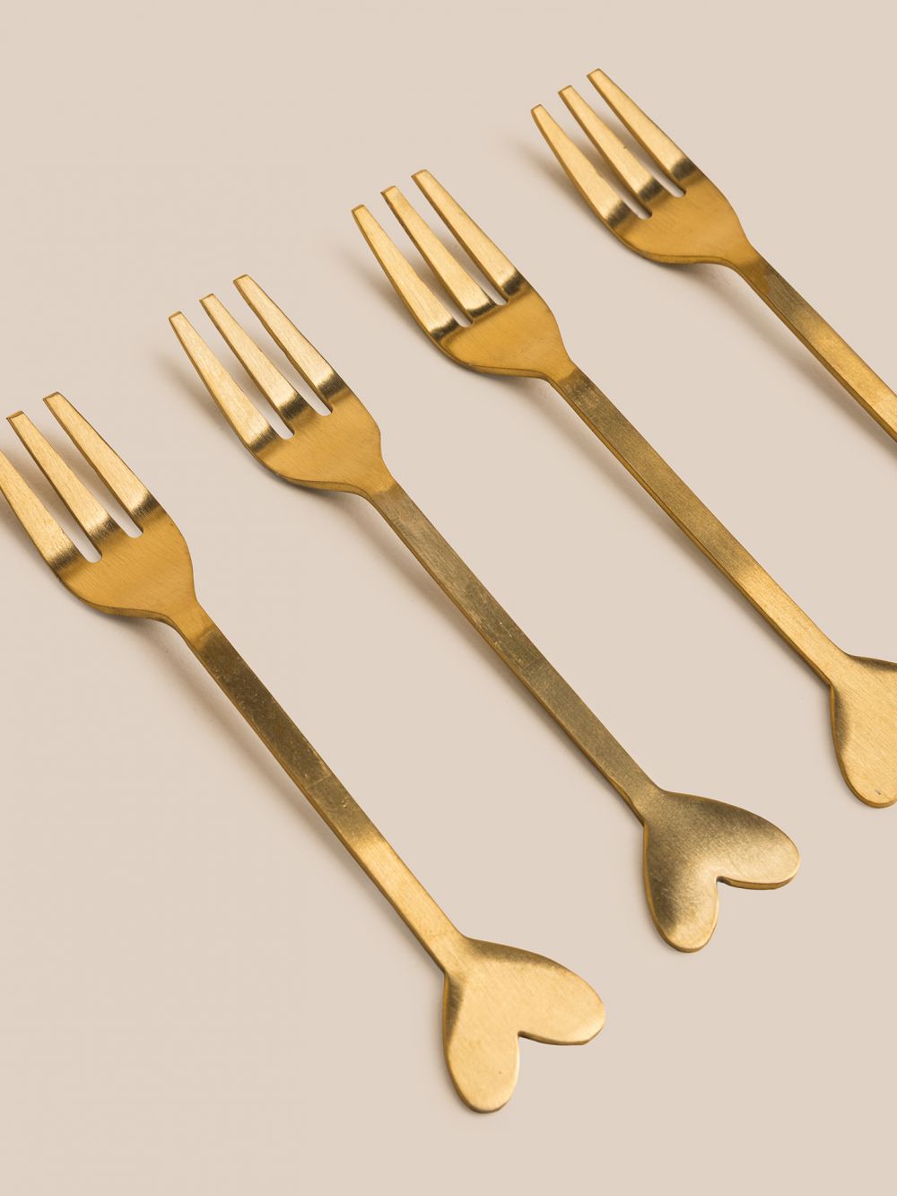 סט 4 מזגלות לעוגה מוזהבות לב