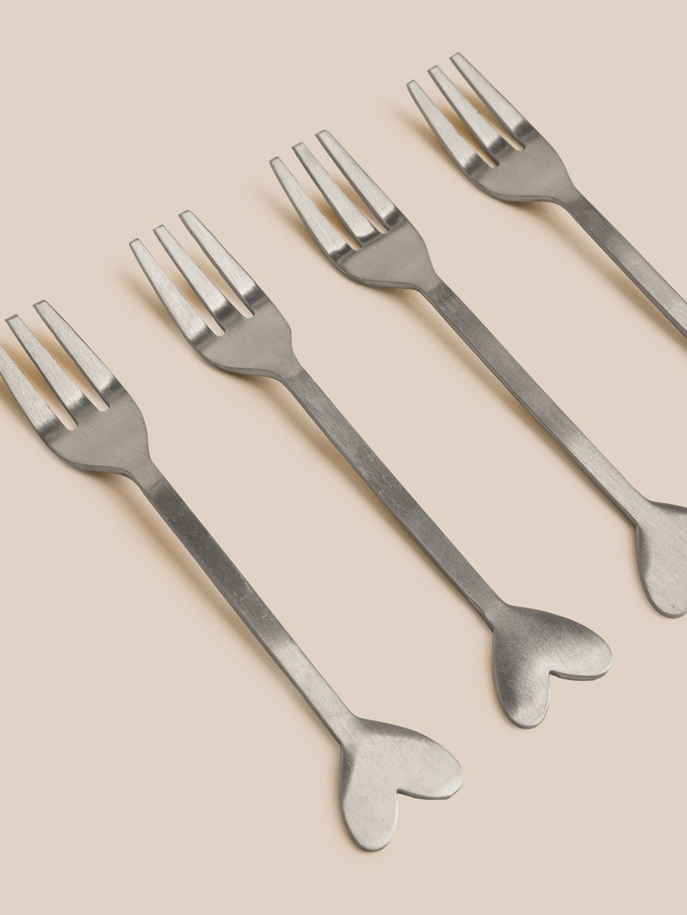 סט 4 מזגלות לעוגה מוכספות לב