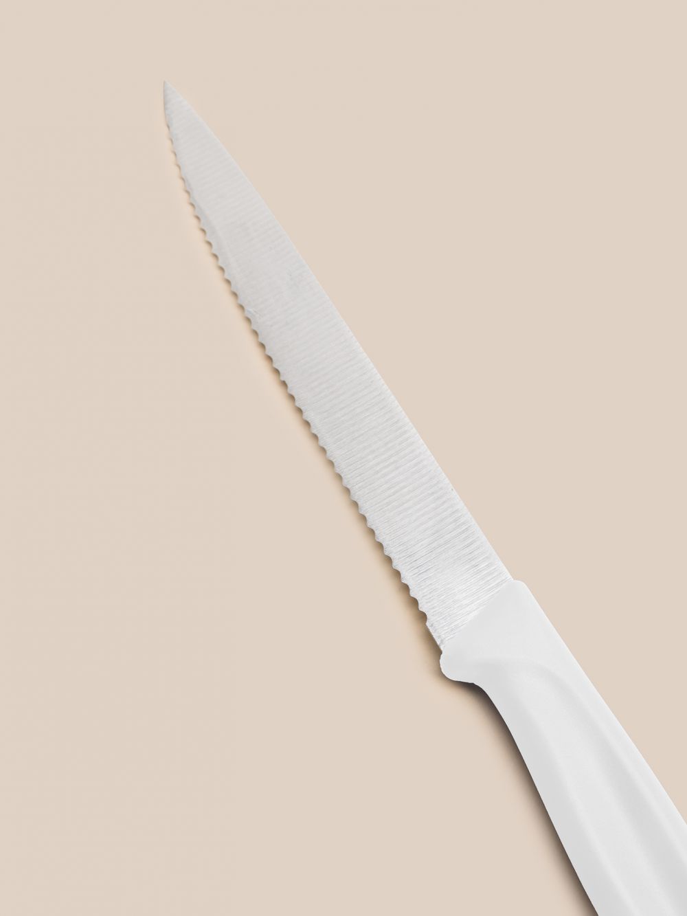 סכין משוננת שפיץ