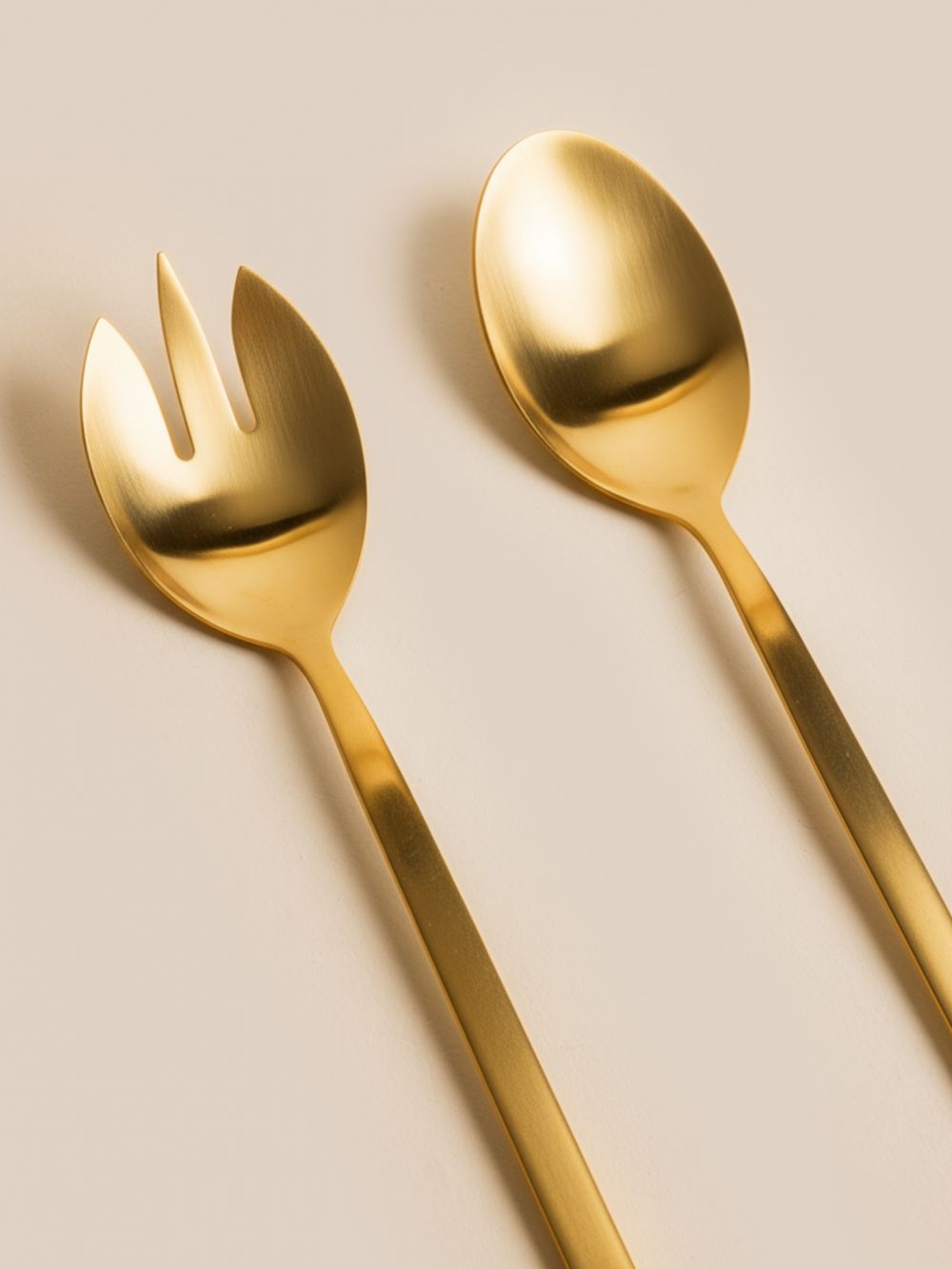 כפות הגשה מוזהבות דניאל