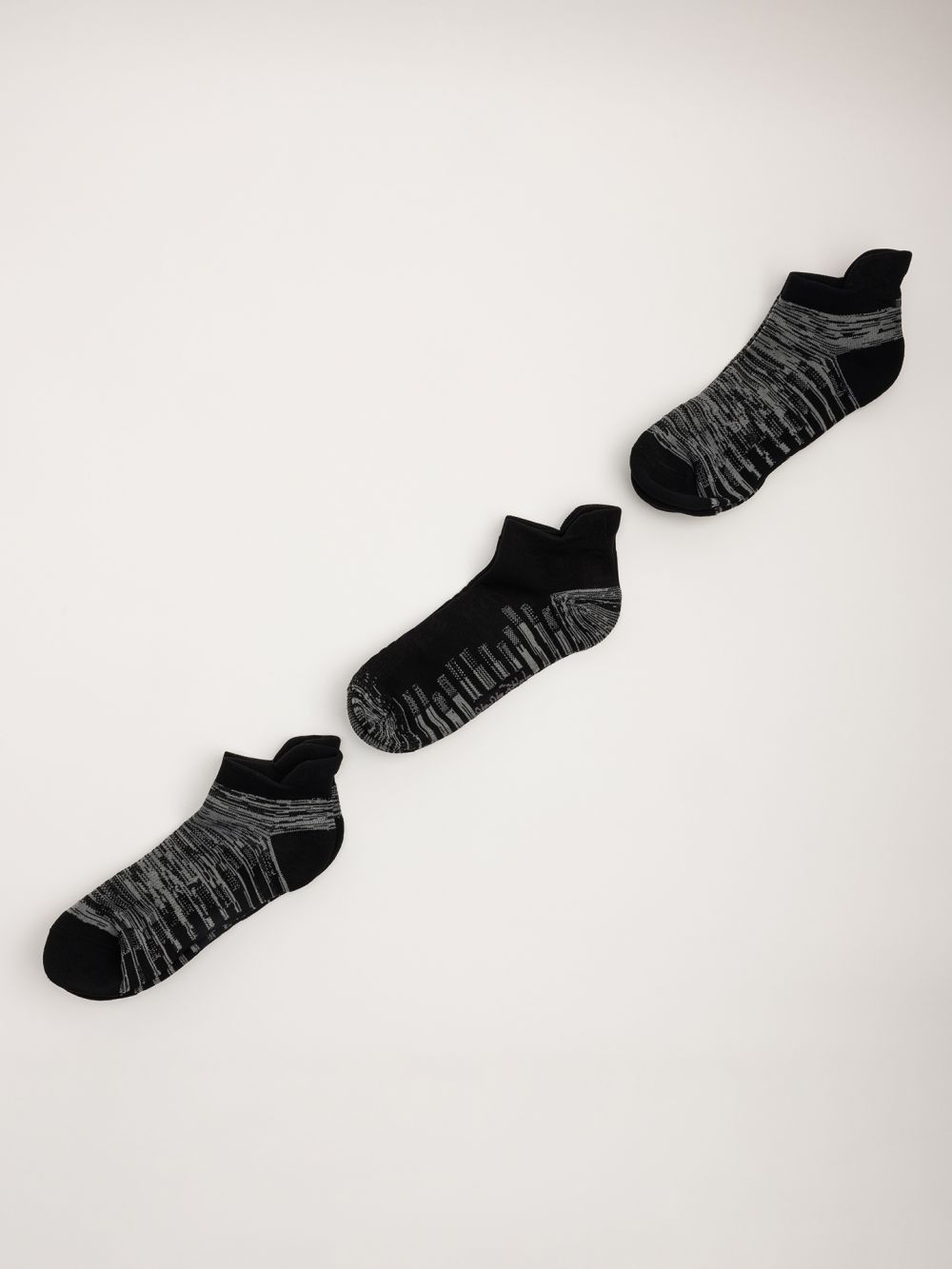 מארז שלישיית גרבי עקב ספורטיביות שני צבעים