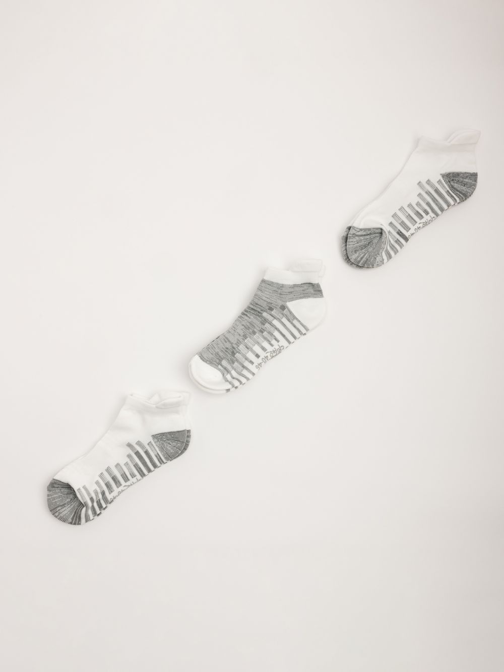 מארז שלישיית גרבי עקב ספורטיביות שני צבעים