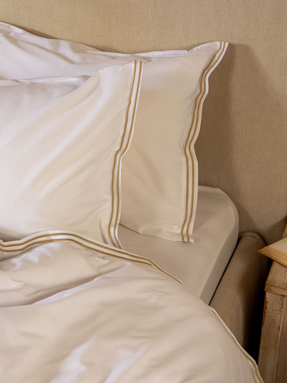 ציפה לשמיכה ברקמת שני פסים