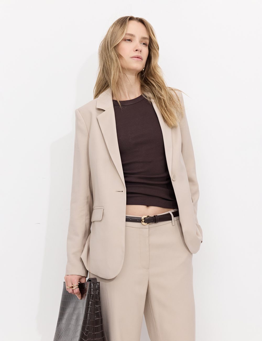 בלייזר קלאסי עם כפתור אחד