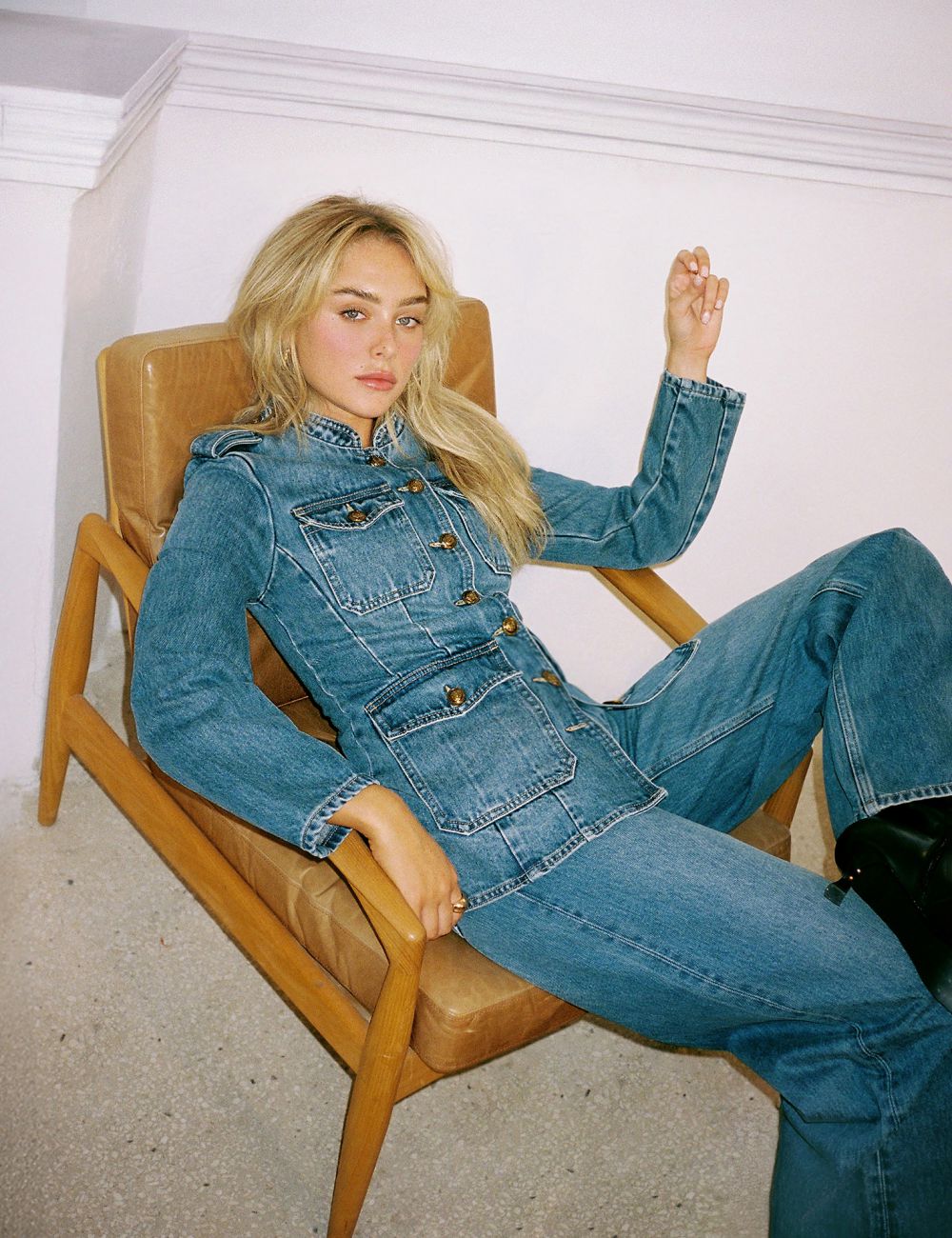 ג׳קט ג׳ינס עם כפתורי זהב