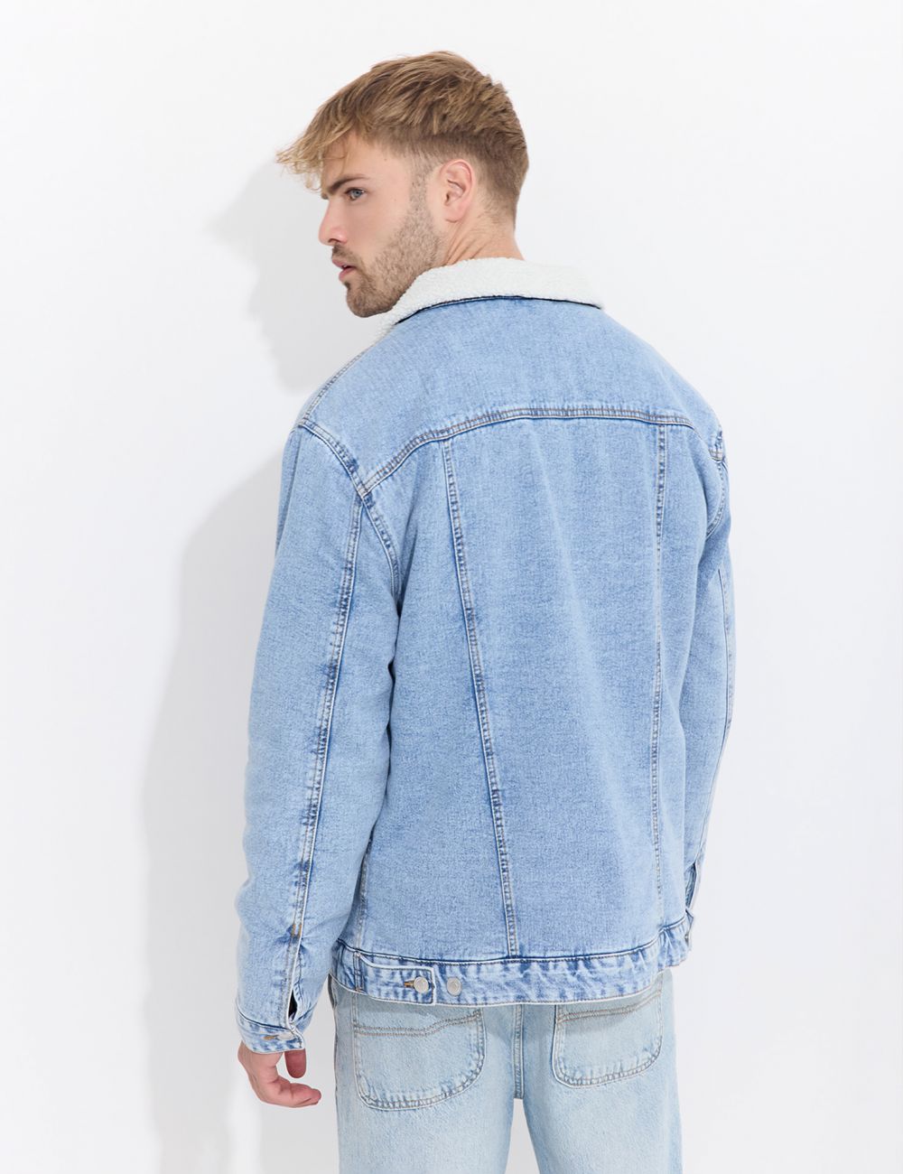 ג׳קט ג׳ינס פרווה