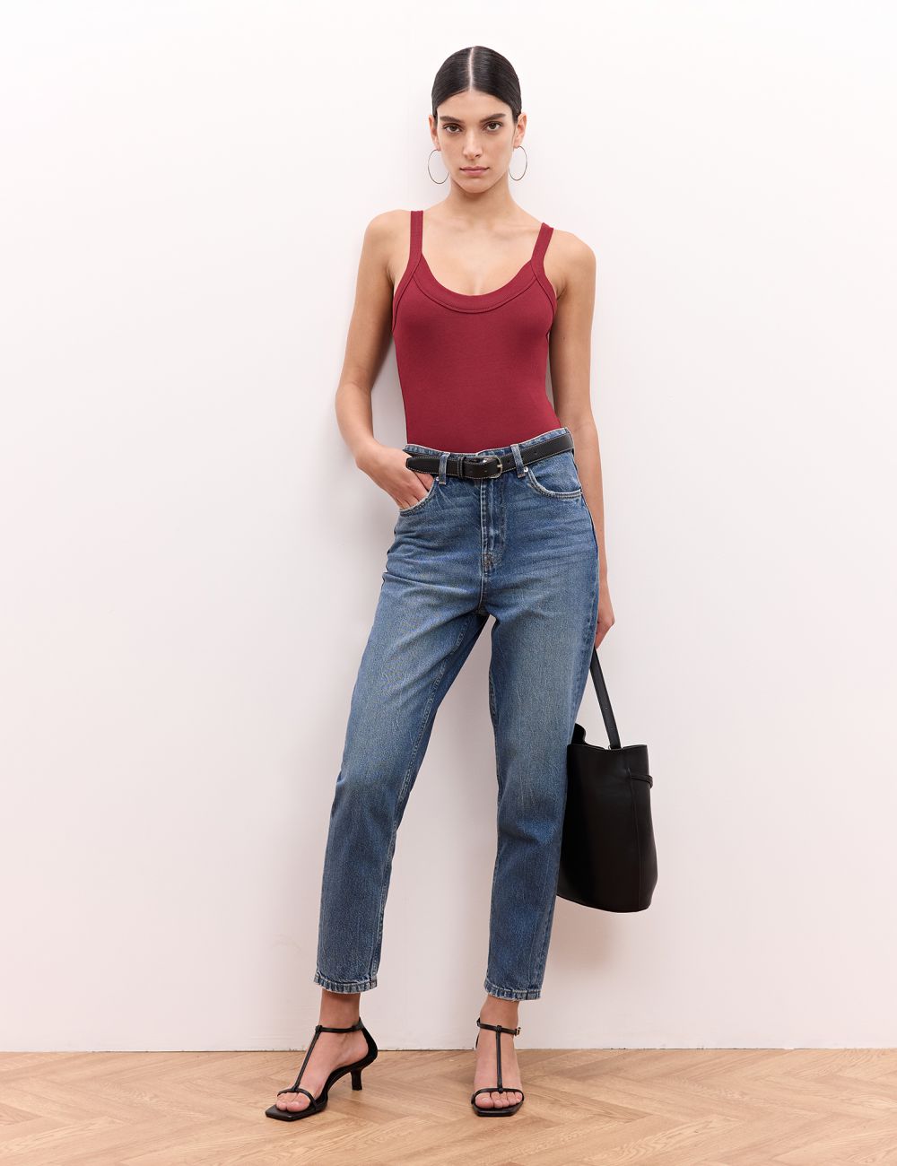 ג׳ינס MOM קלאסי עם חגורה