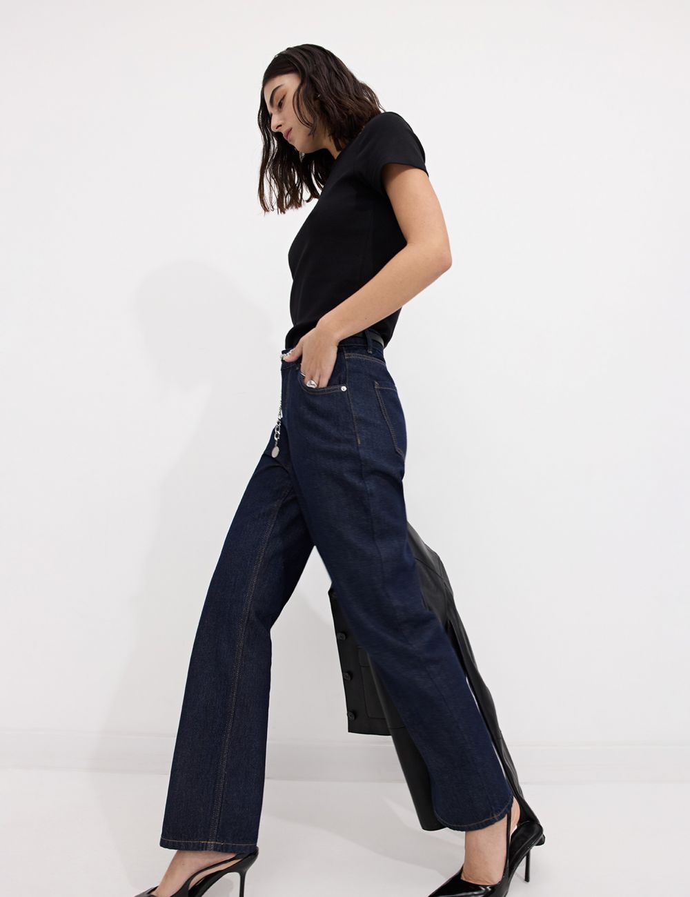 ג’ינס בגזרה גבוהה STRAIGHT וחגורה.