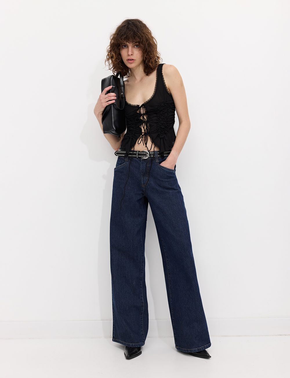 ג’ינס בגזרת WIDE-LEG