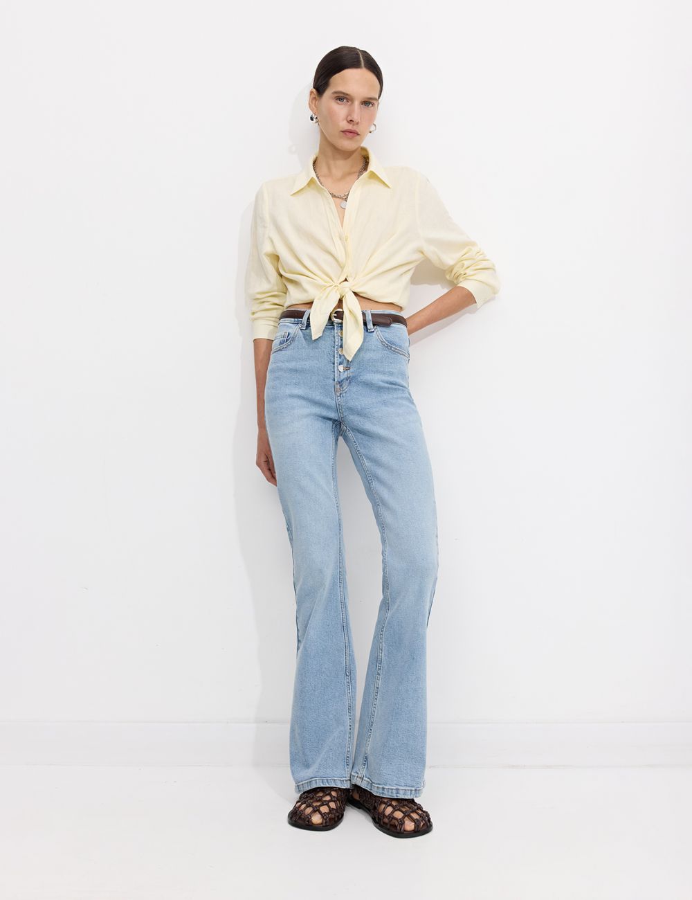 ג׳ינס כפתורים בגזרת FLARE