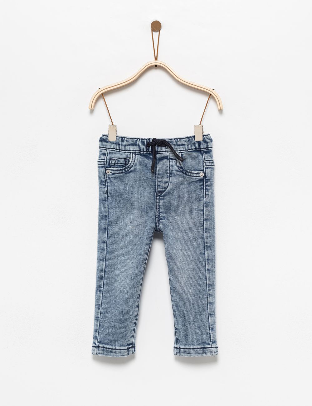 מכנסי ג’ינס ארוכים