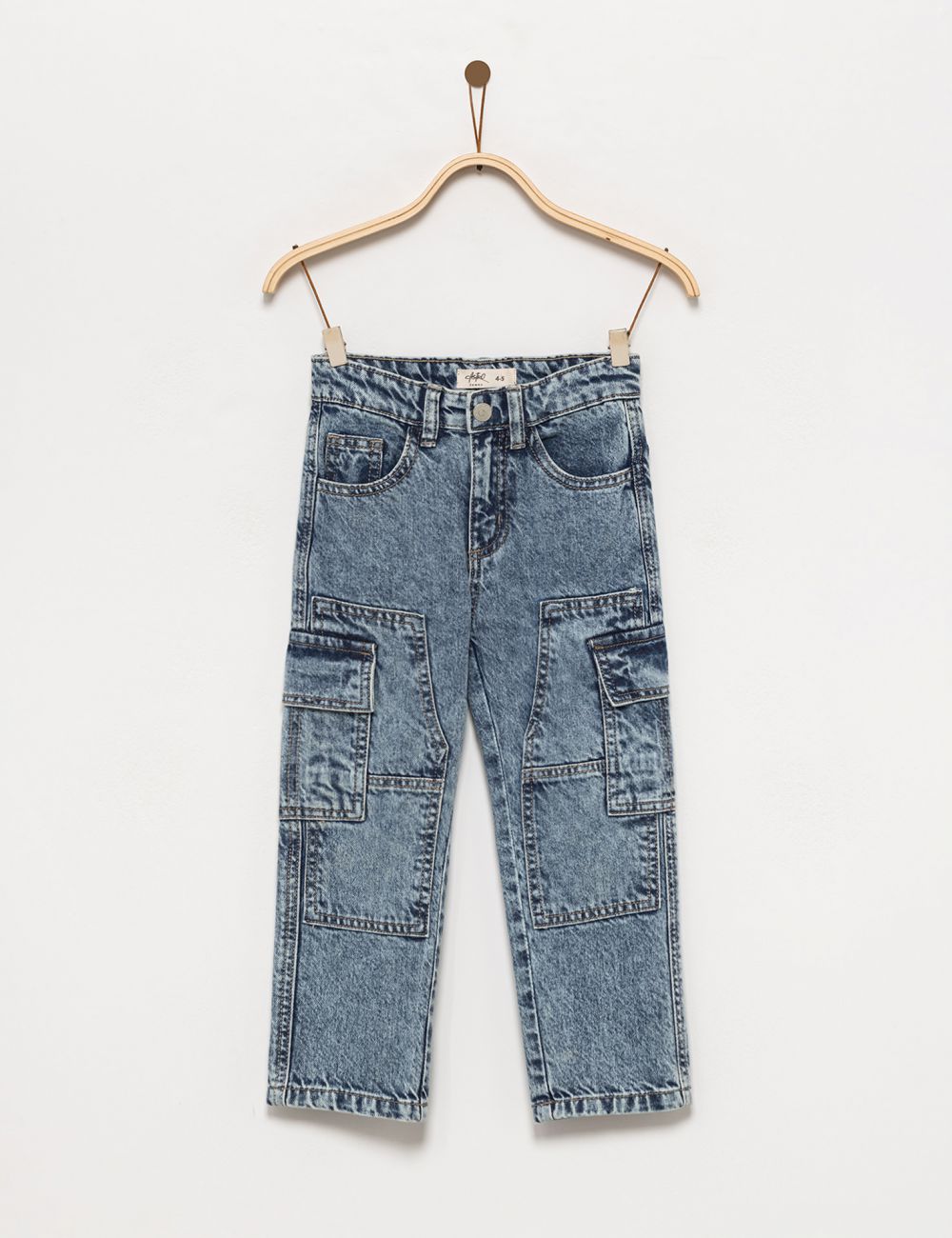 ג׳ינס עם פאצ׳ים וכיסים