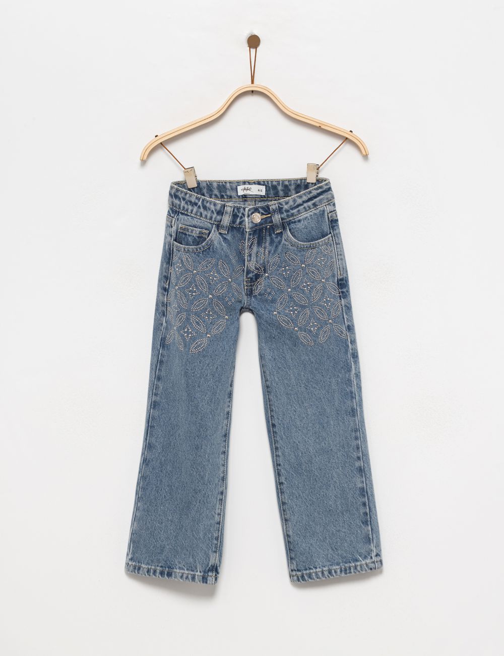 ג׳ינס עם עיטורי כסף