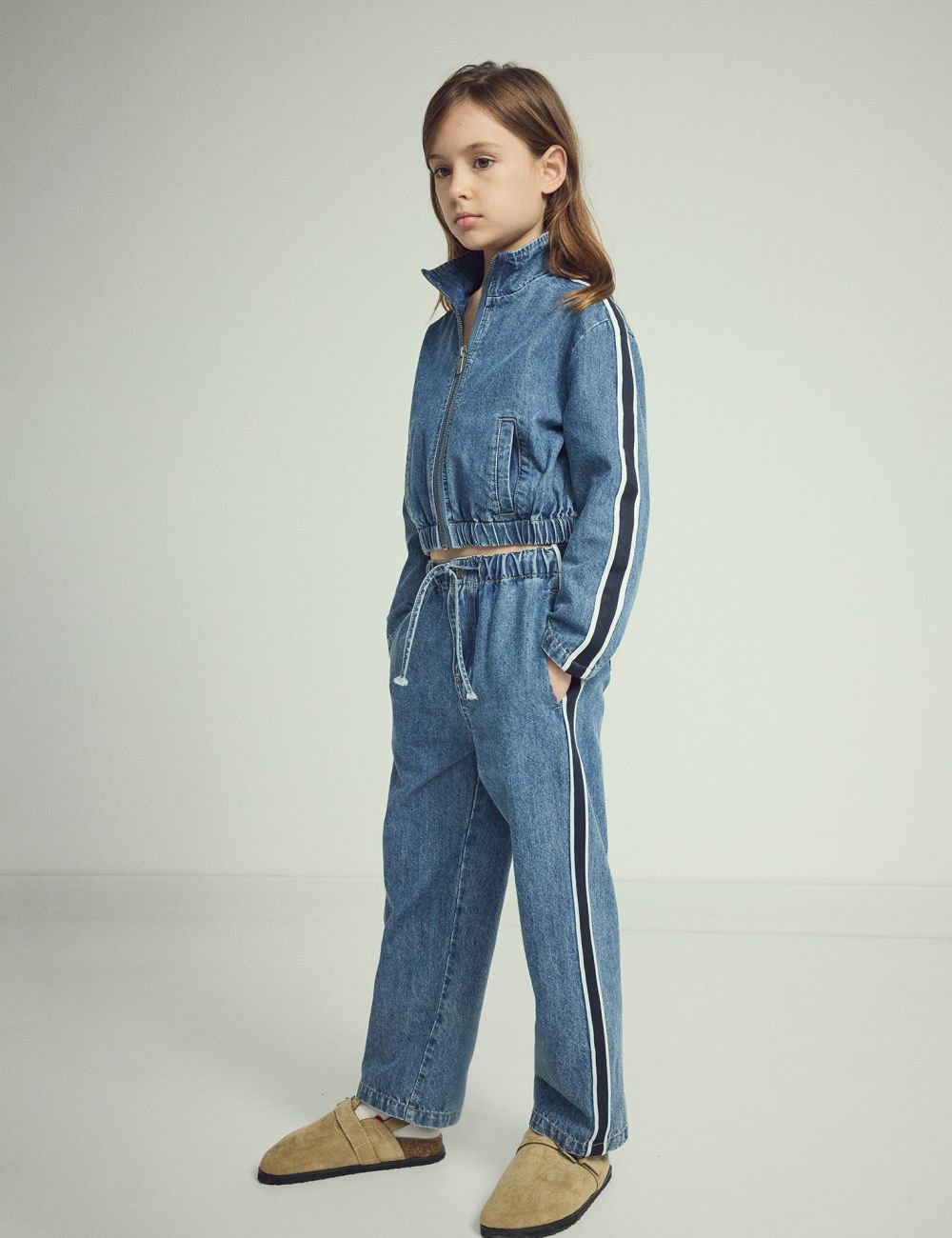 גינס עם פס ארוג