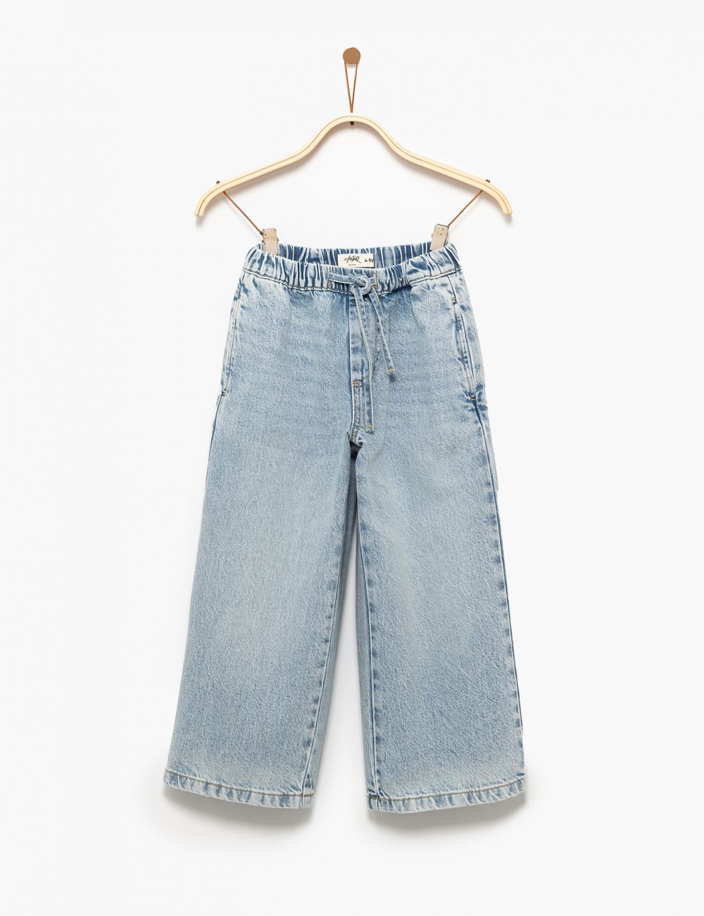 ג׳ינס עם שרוך קשירה