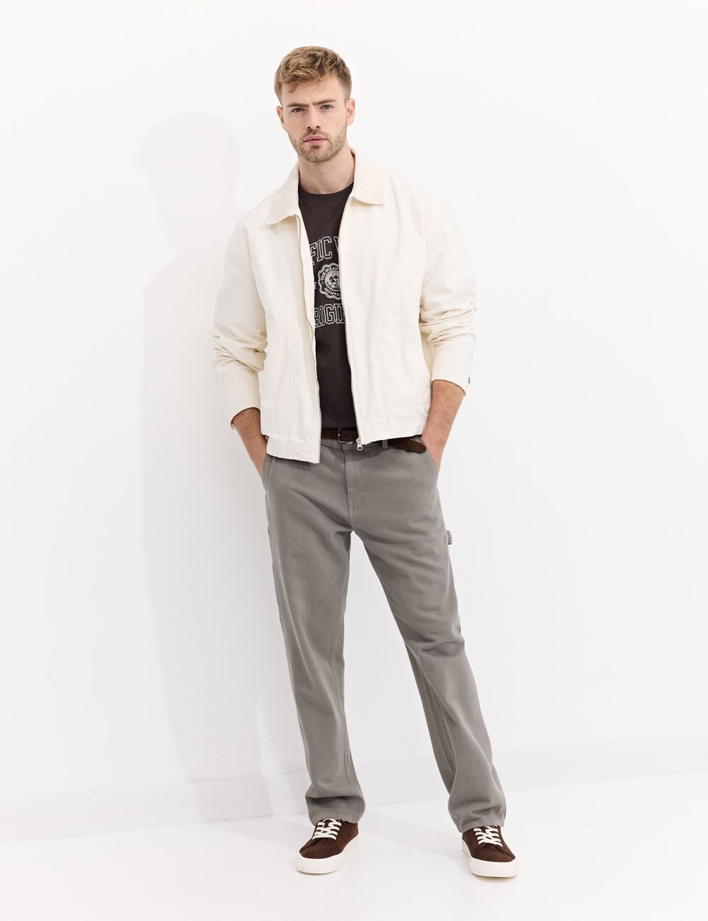 ג׳ינס בגזרת carpenter