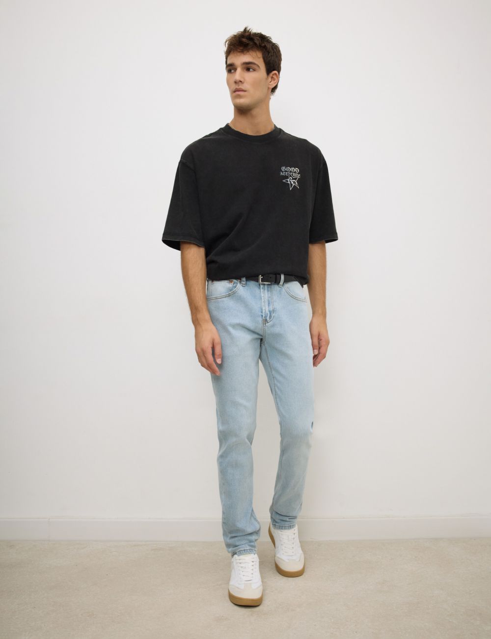 ג’ינס בגזרת SLIM