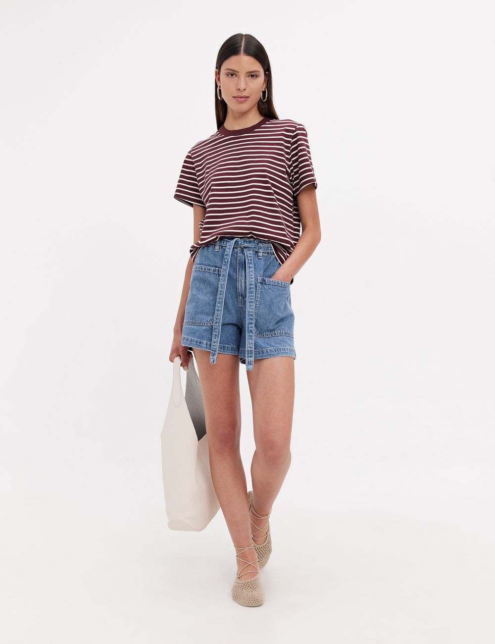 ג’ינס HIGH RISE קצר עם חגורה