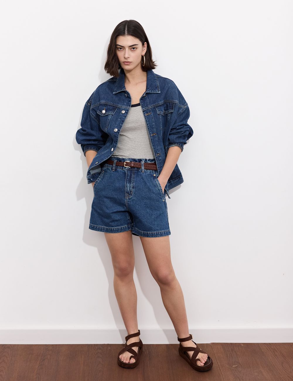 ג׳ינס BAGGY קצר עם חגורה