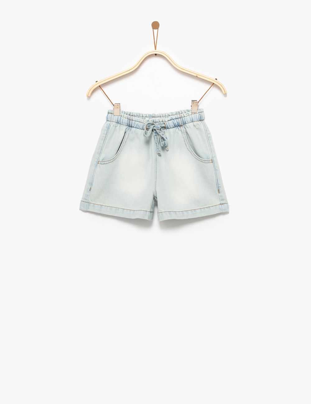 ג׳ינס עם שרוך