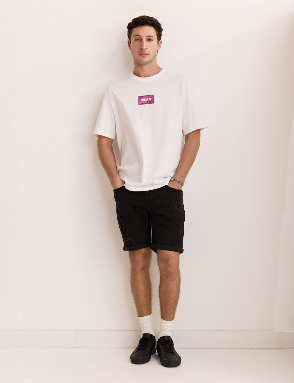 ג׳ינס קצר עם קיפול במכפלת