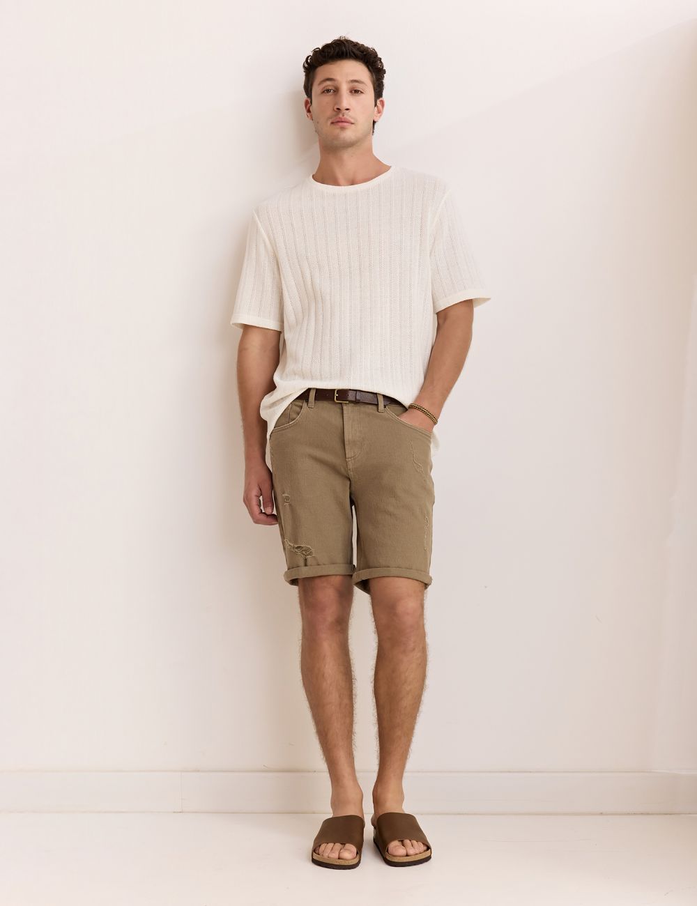 ג׳ינס קצר עם קיפול במכפלת