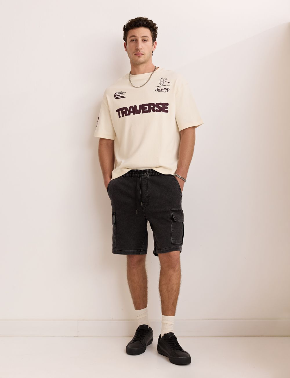 מכנסיי דגמח קצרים