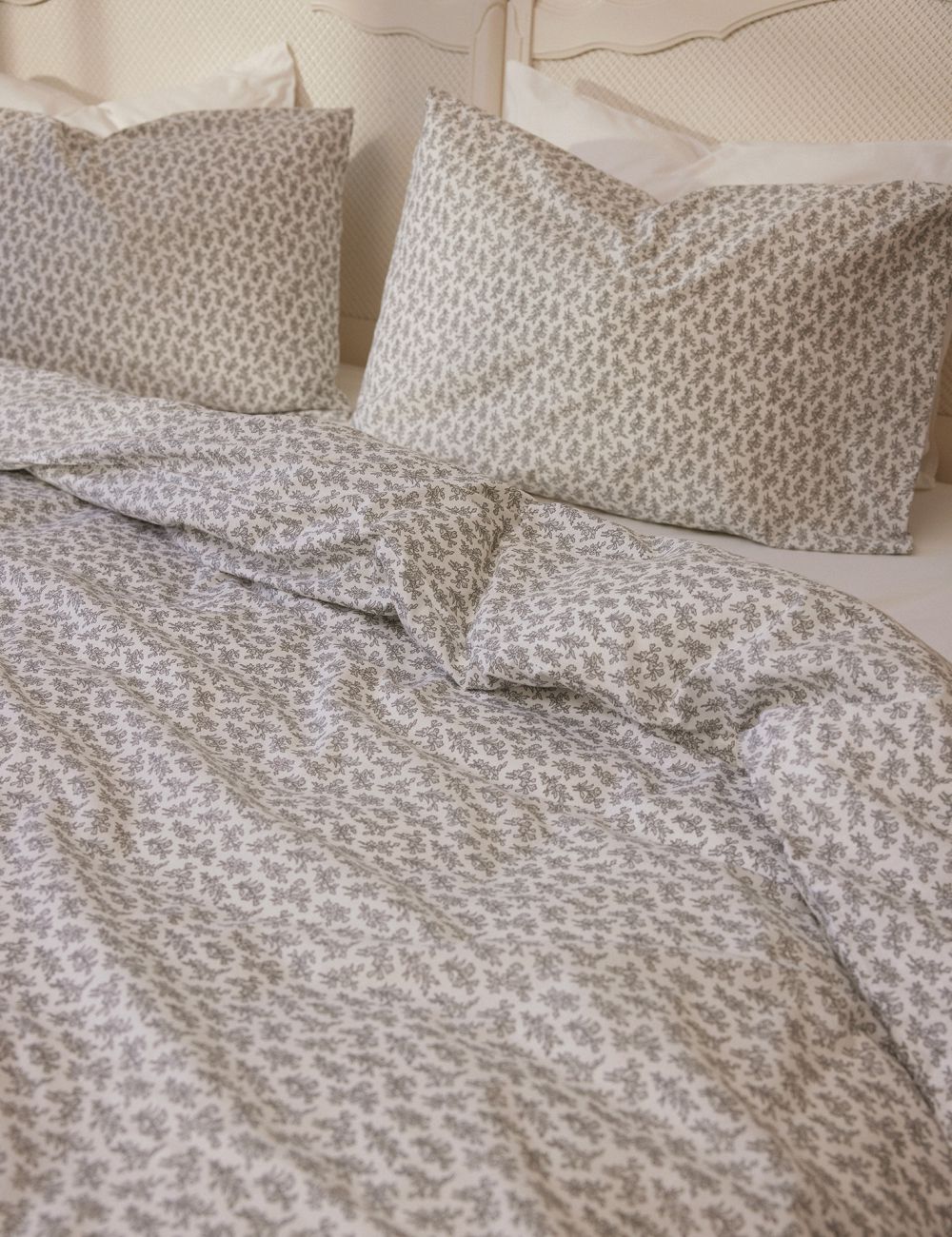 סט מצעים פרחים שחור לבן