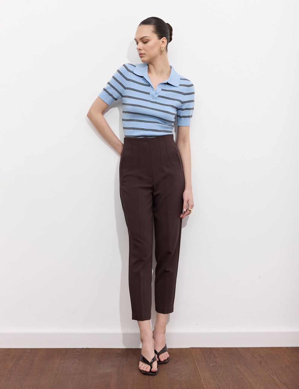 מכנסיים מחוייטים בגזרה גבוהה