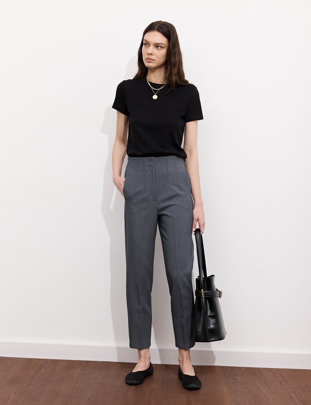 מכנסיים מחוייטים בגזרה גבוהה