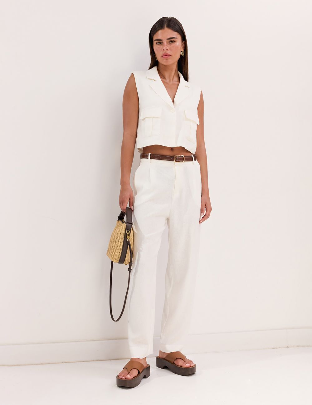 מכנסיים עם חגורה