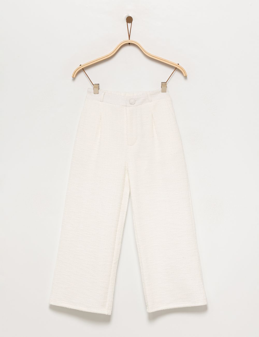 מכנסיים מחויטים