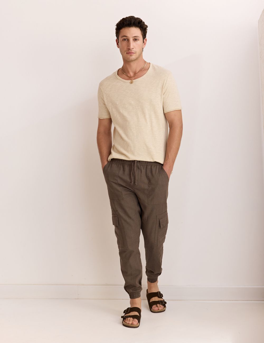 מכנסיים במראה פשתן