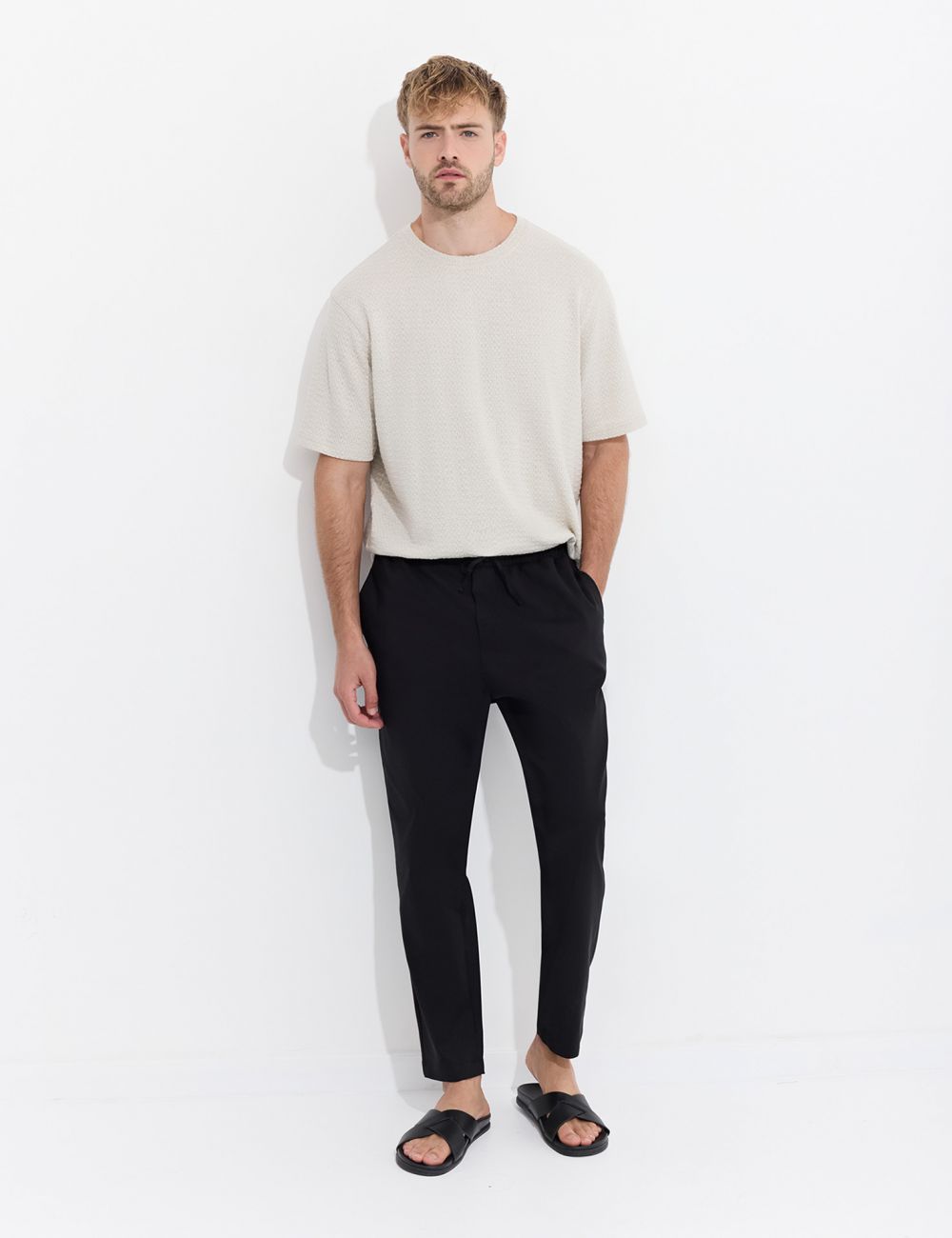 מכנסי JOGGER במראה מחוייט