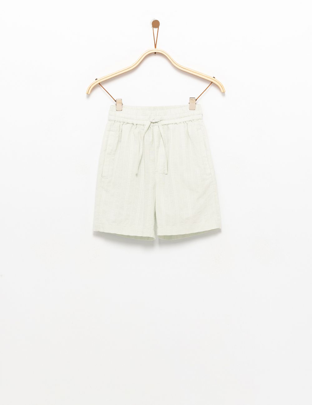 מכנס קצר עם טקסטורה