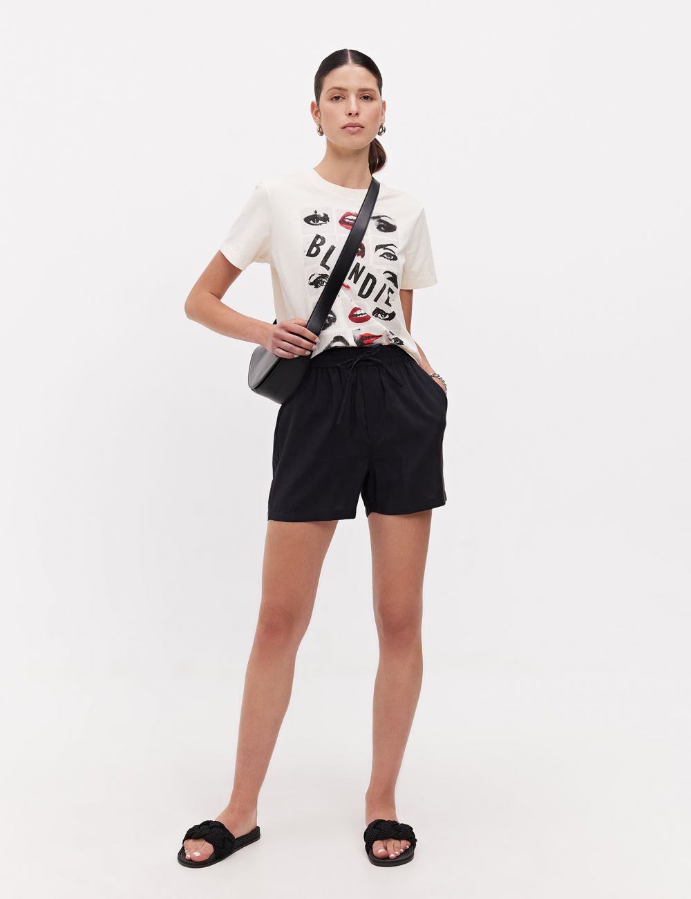 מכנסיים קצרים