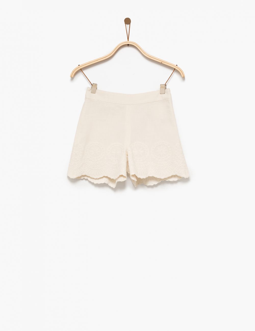 מכנסיים קצרים רקומים