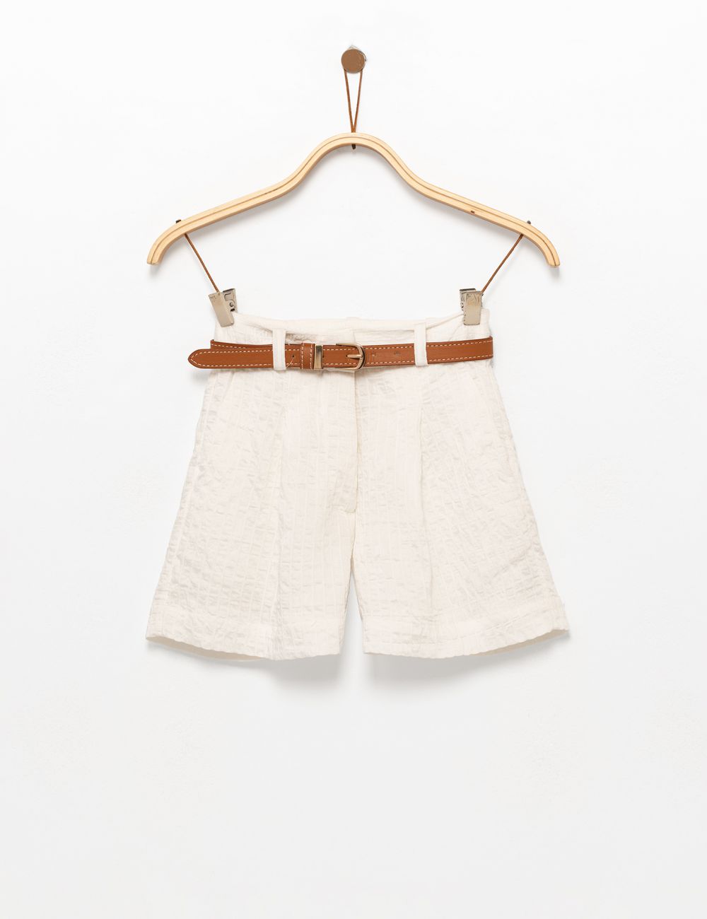 מכנס קצר עם חגורה